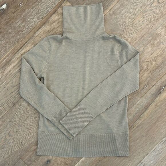 Adrienne Vittadini 70% Cashmere Cream Turtleneck Sweater (S) - Picture 1 of 3